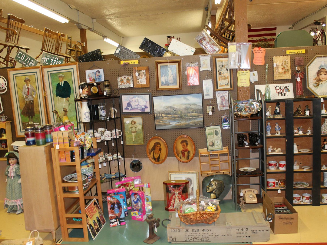 A Moment In Time Antiques & Collectables-Roy必去景点