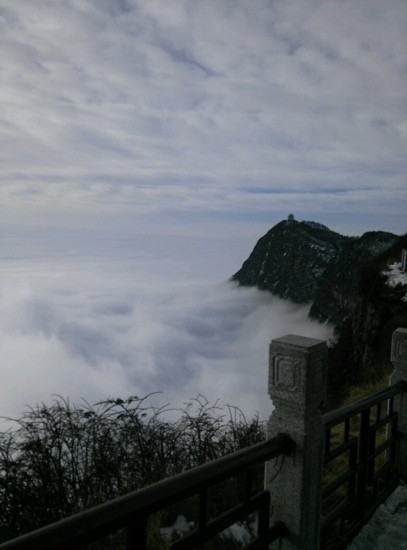 舍身崖-峨眉山市必去景点