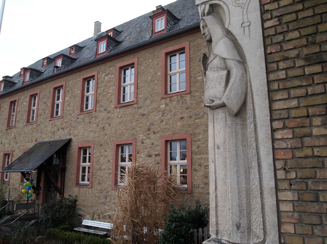 Katholische Kirche St. Hildegard und St. Johannes der Täufer-吕德斯海姆必去景点
