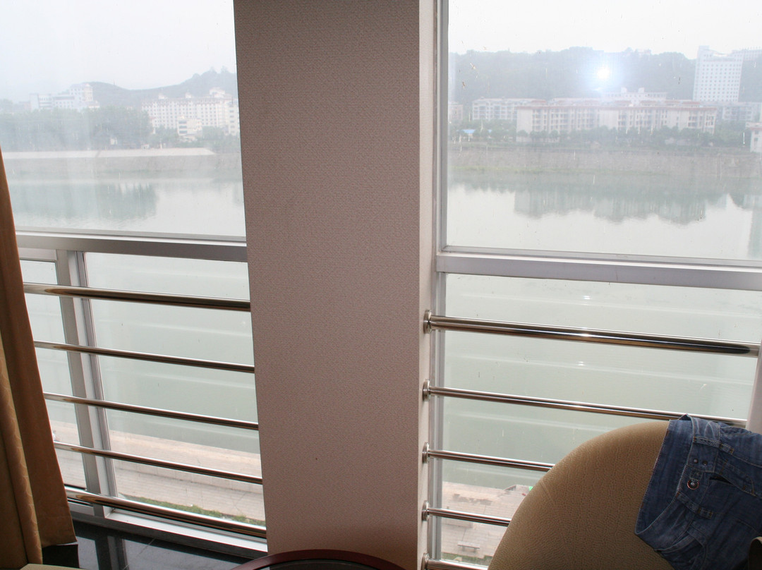 逸臣国际大酒店主图