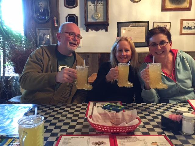 Manassa餐馆和美食-Wagon Wheel Saloon