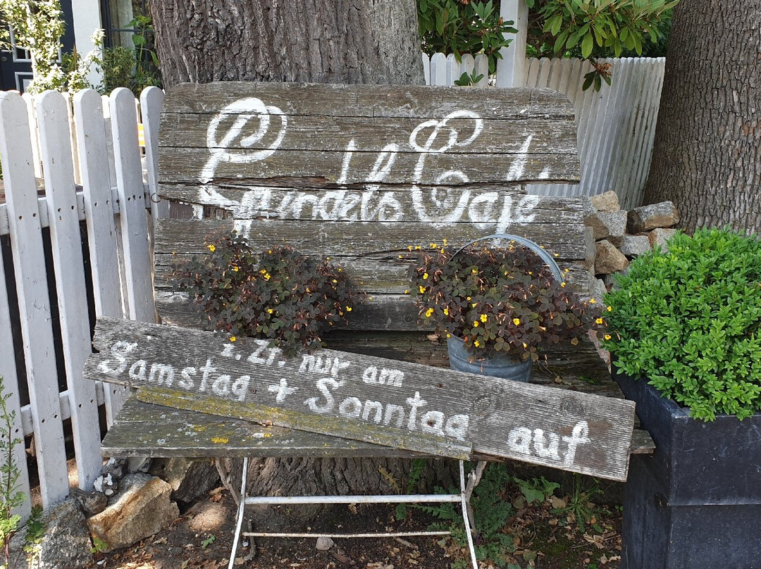 Gundels Cafe
