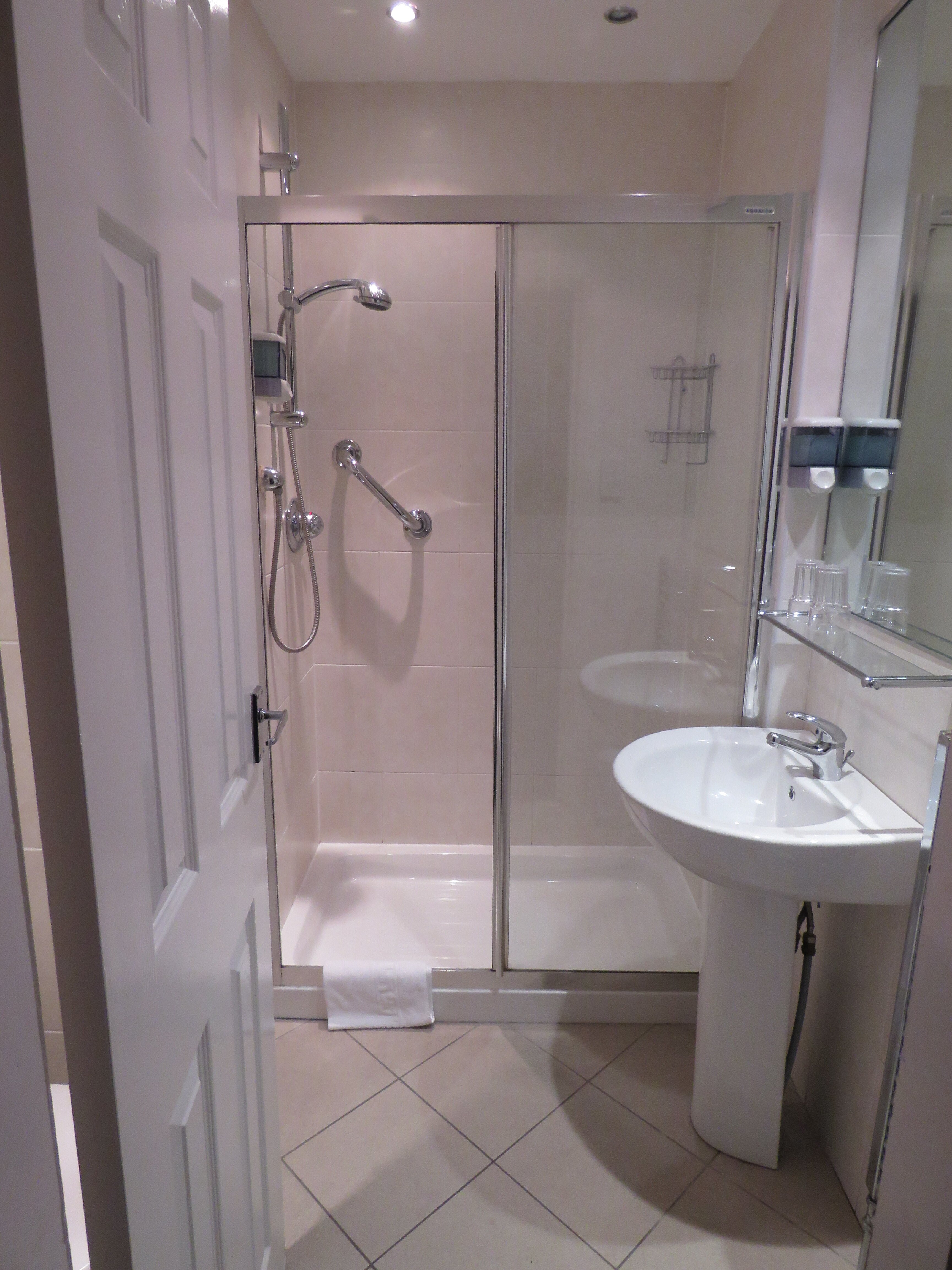 Avonbridge Hotel-浴室