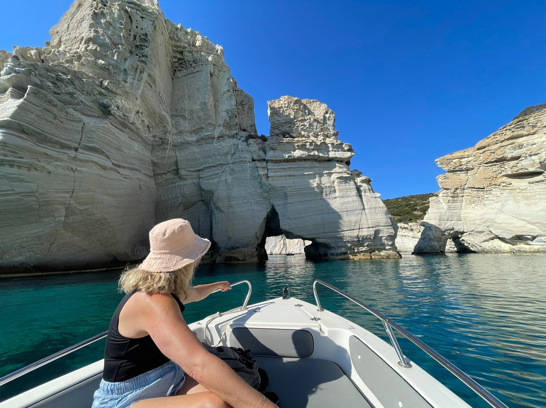 Pits Watersports-米洛斯岛必去景点