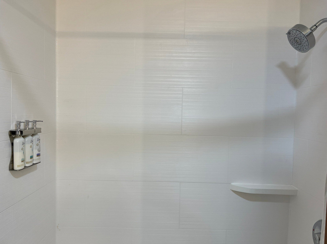 弗里波特快捷假日&套房酒店主图