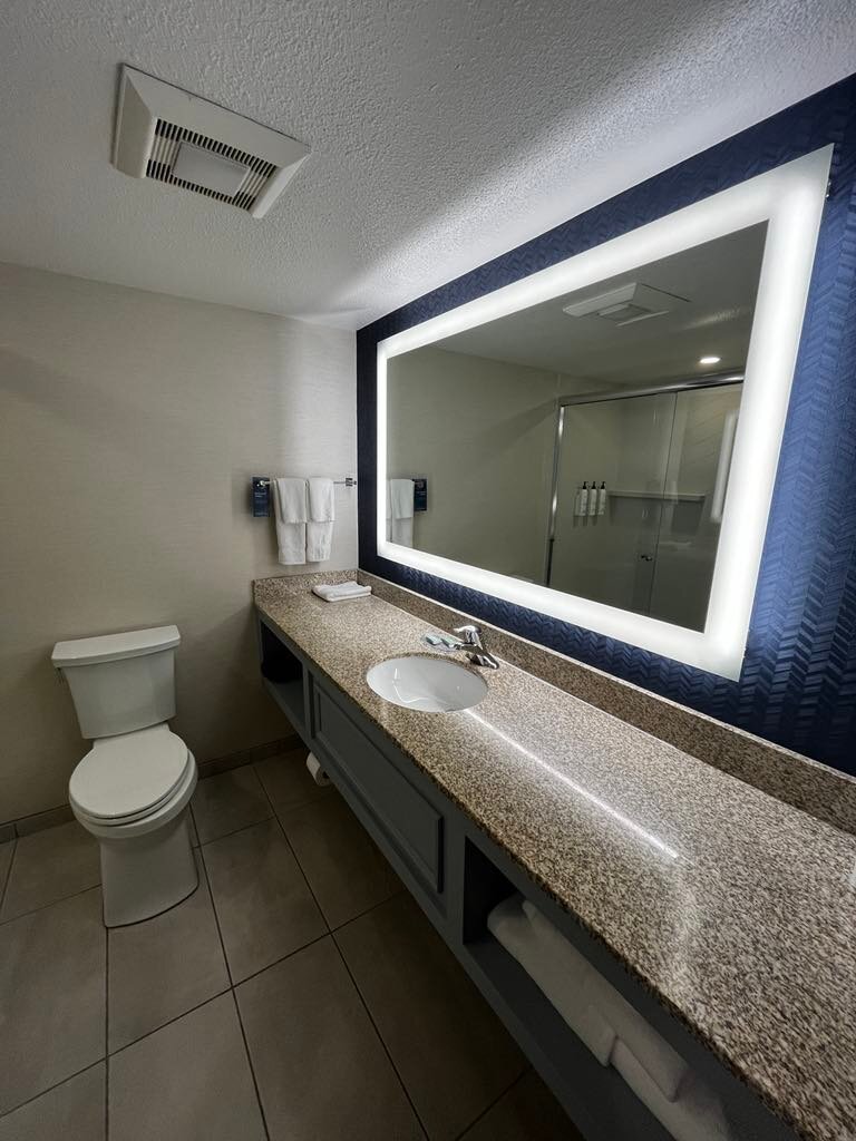 Fairfield Inn Bangor-浴室