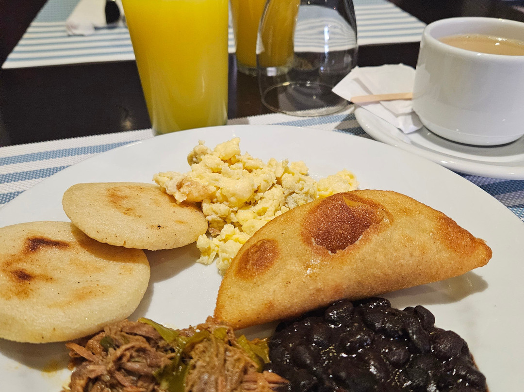 查考套房酒店主图