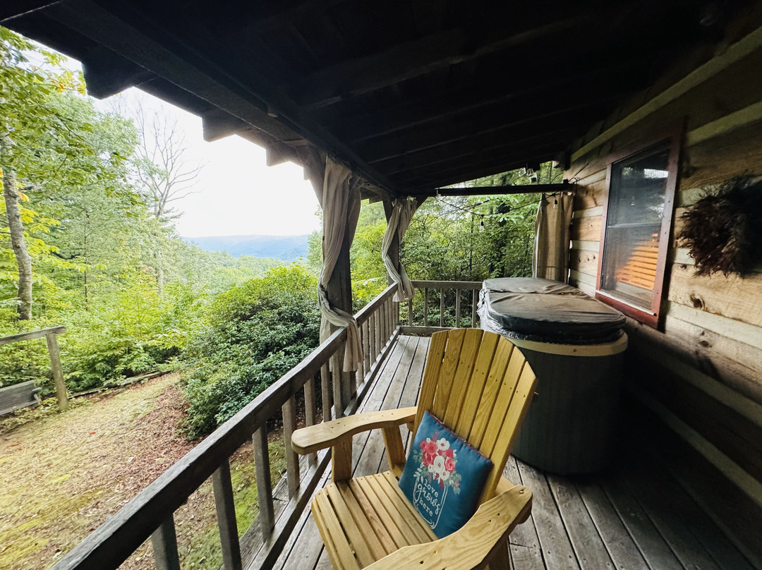 Fiddler's Roost Bed & Breakfast Cabins主图