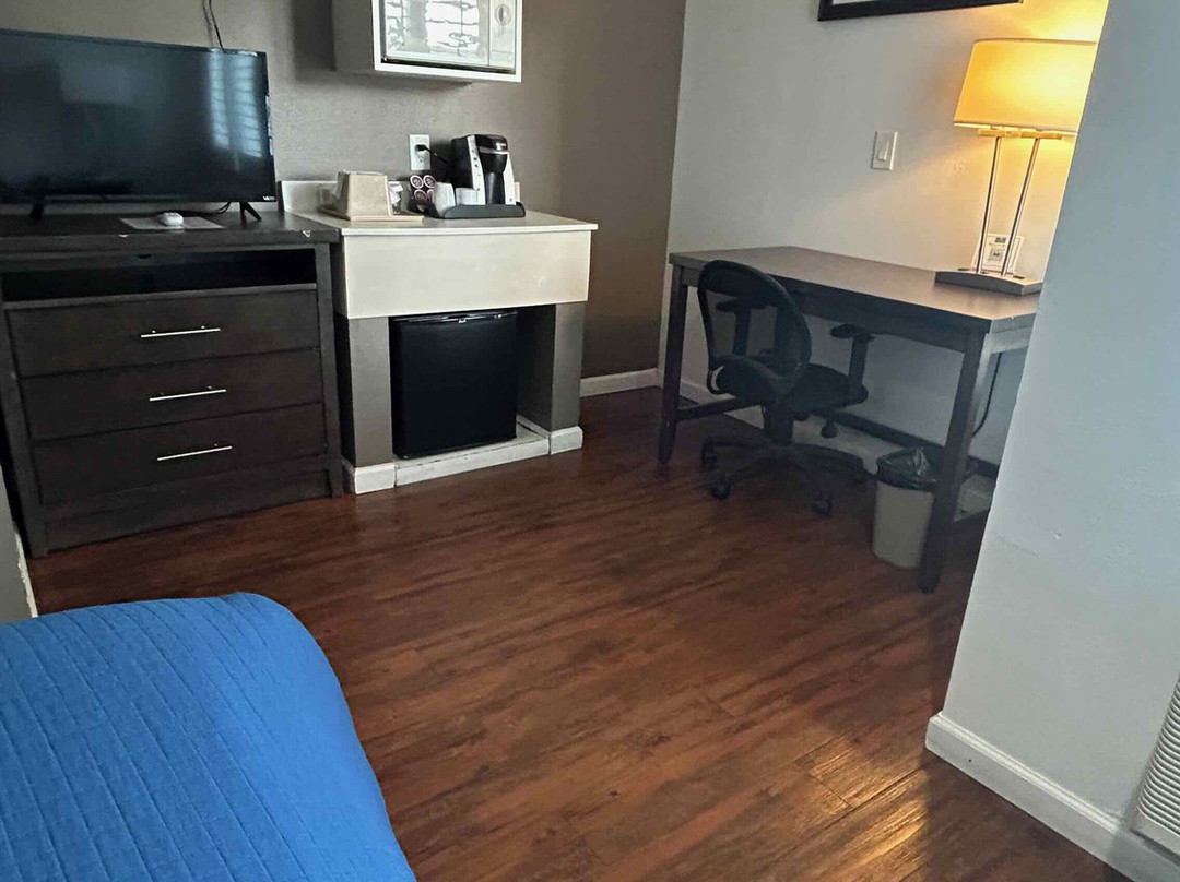 Continental Inn主图