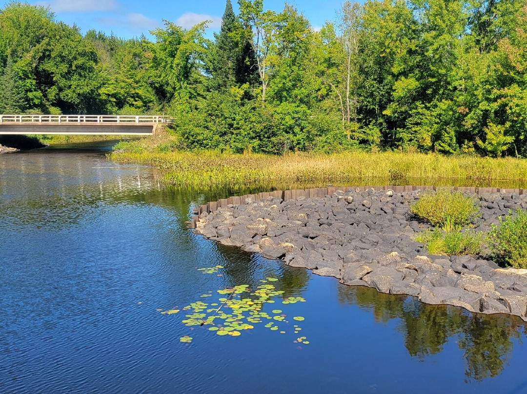 Lake of the Falls Country Park景点图片