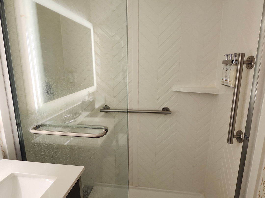 长岛韦斯特伯里假日酒店主图