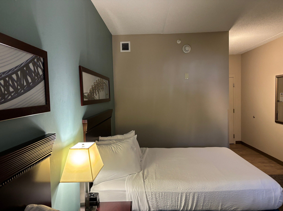 Cedar Point's Express Hotel主图