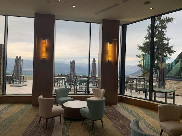 闪奕山庄度假酒店主图