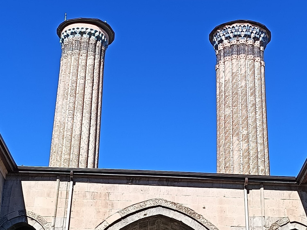 Twin Minaret Madrasa-Erzurum必去景点
