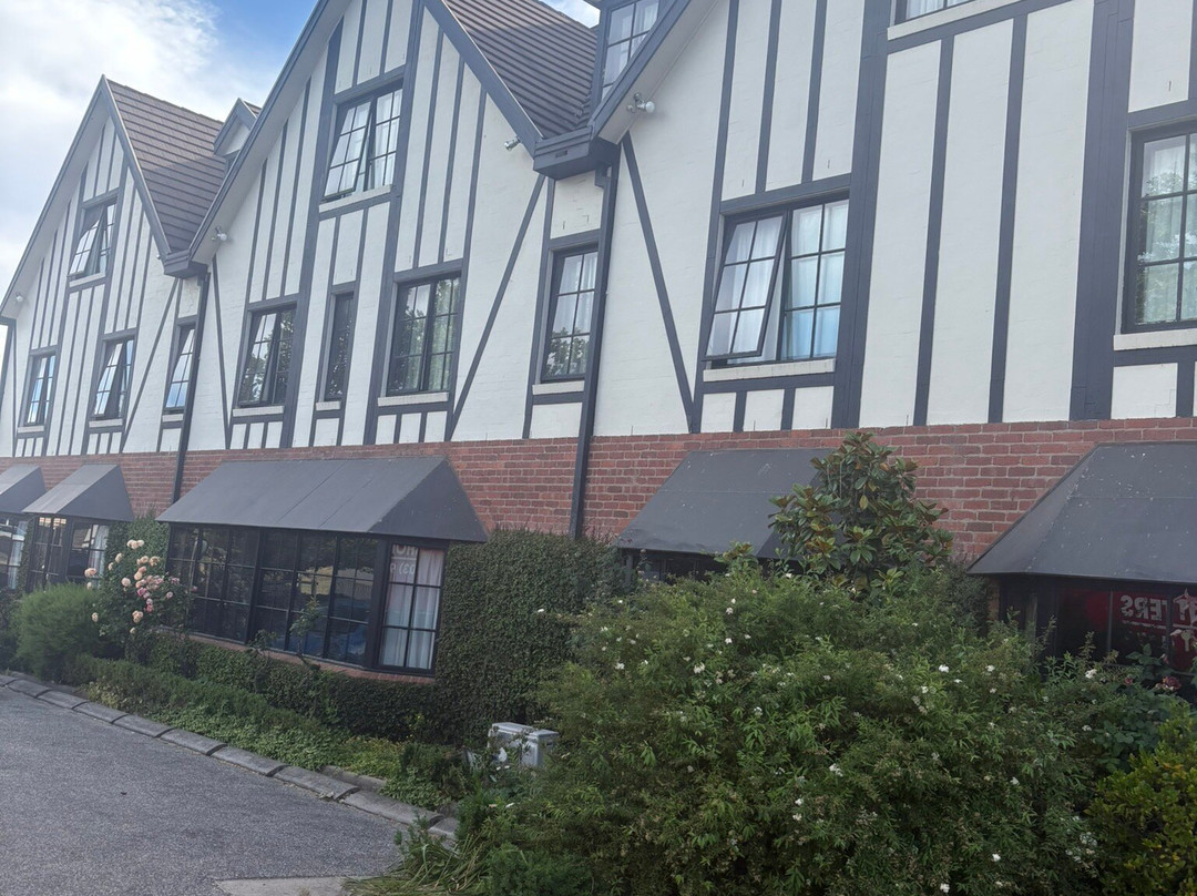 Albury Manor House主图