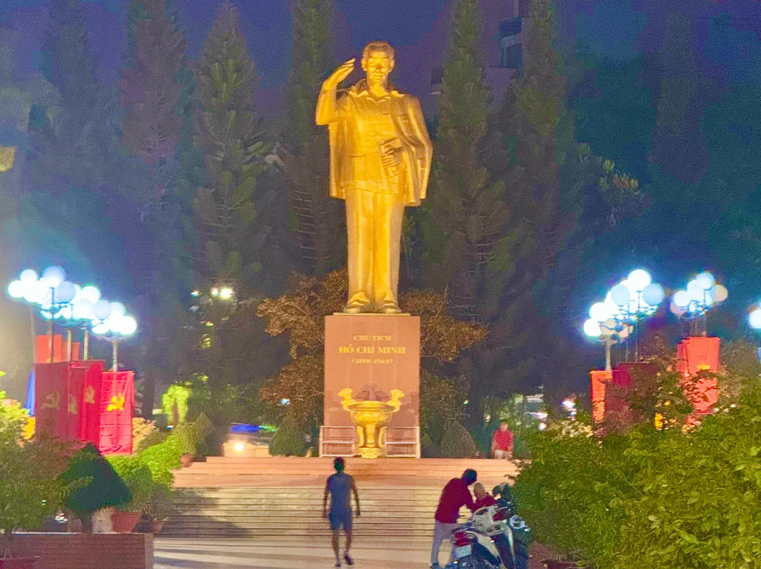 Ho Chi Minh Monument-芹苴必去景点