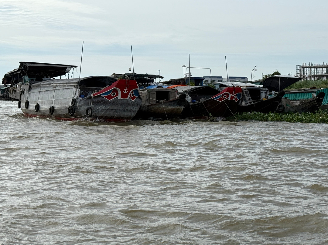 Long Xuyen Floating Market景点图片