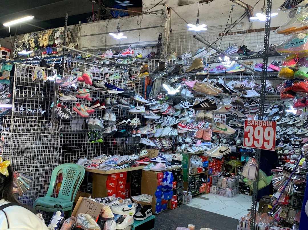 Baclaran Market-帕拉纳克市必去景点