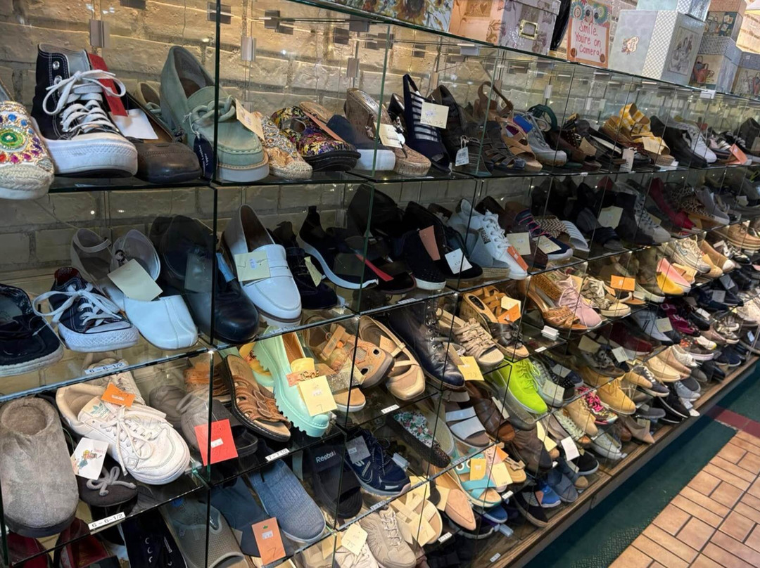 Love it Once More Thrift Store景点图片