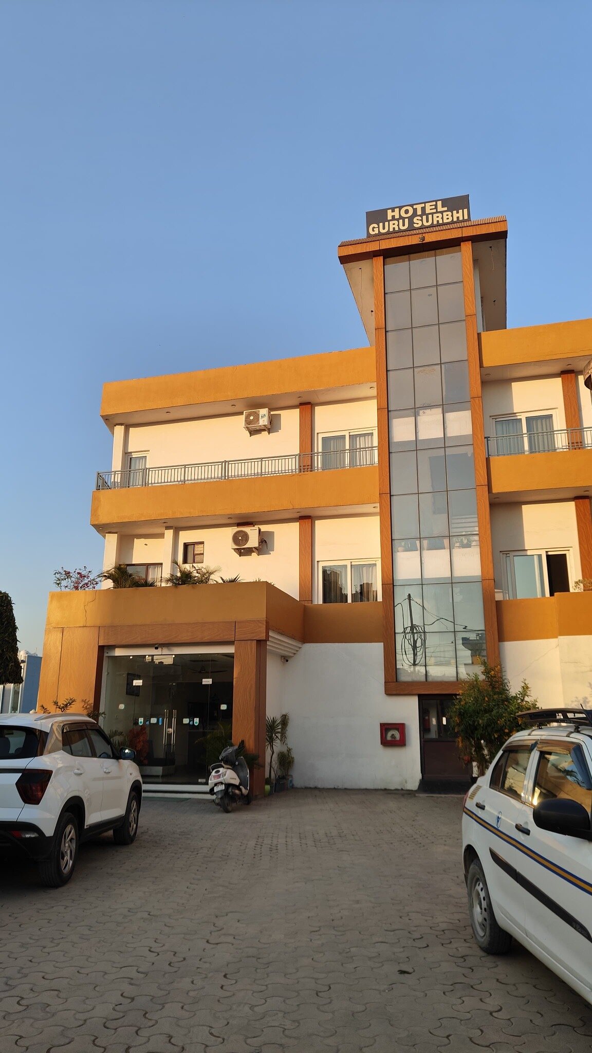 Hotel Guru Surbhi-官方