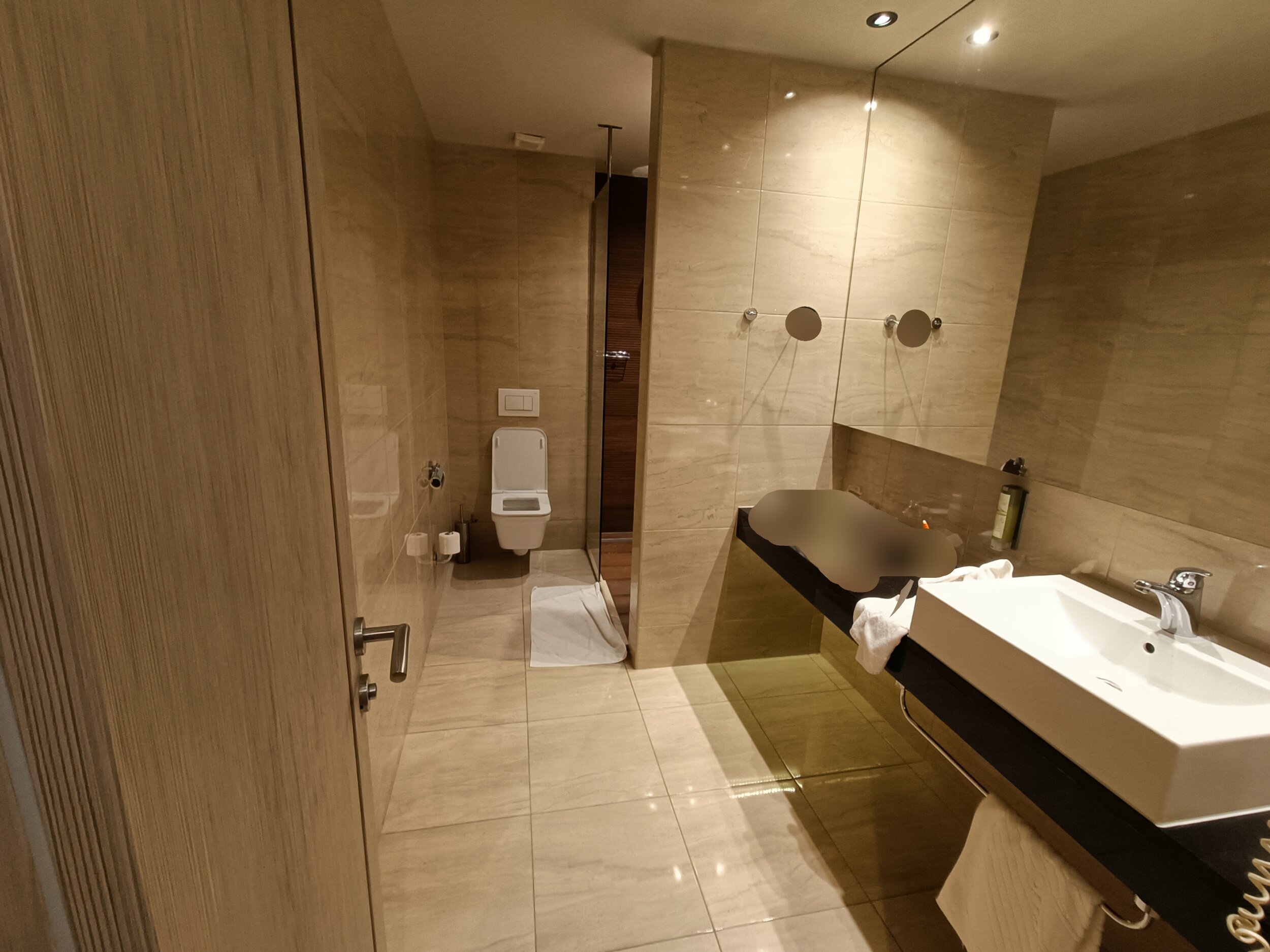 City Hotel Mostar-浴室