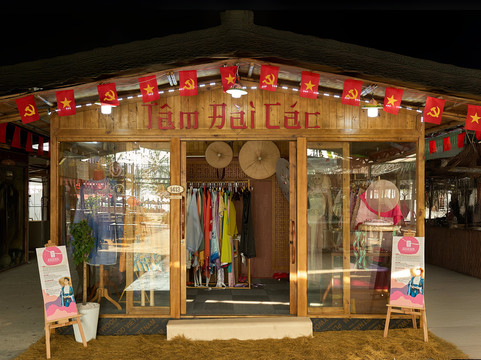 Tam Dai Cac - Vietnamese Traditional Costumes-Ngu Hanh Son必去景点