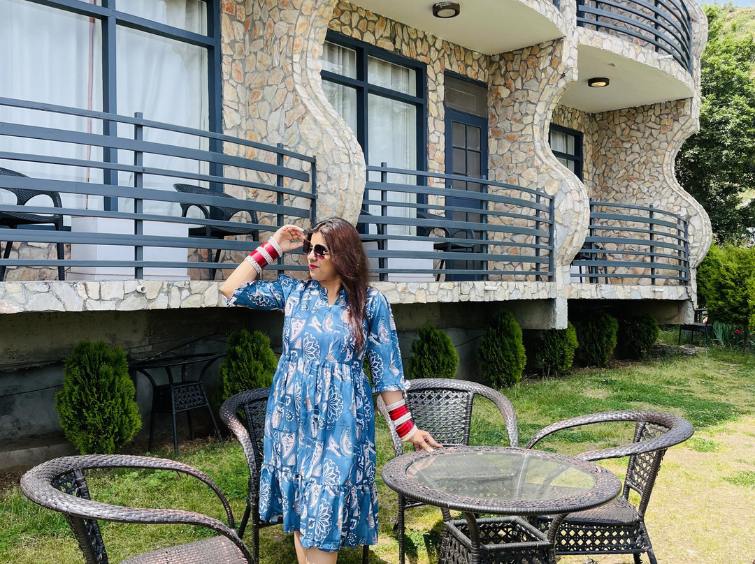 Himalayas By The Lake Hill主图