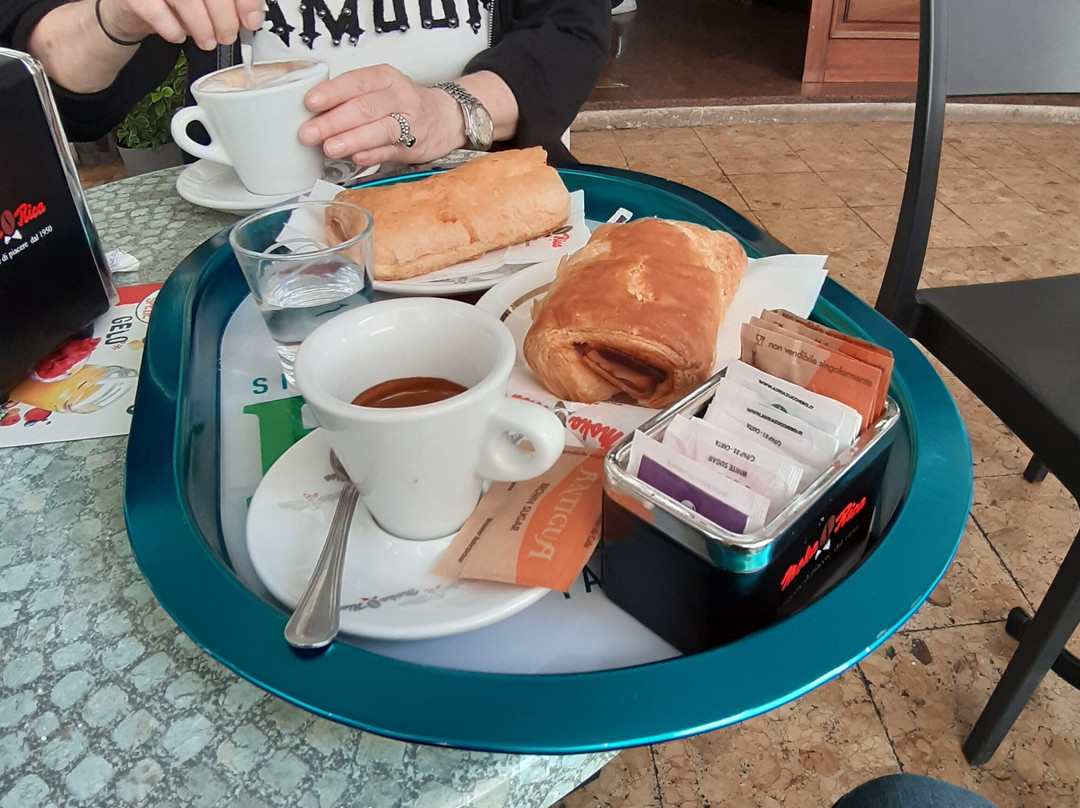 Caftein Dal Teater-博洛尼亚必去景点