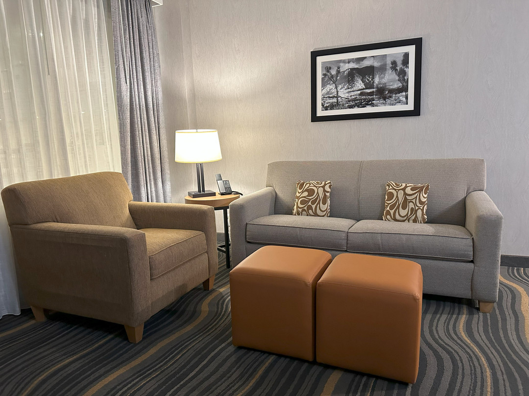 拉昆塔使馆水疗套房酒店主图