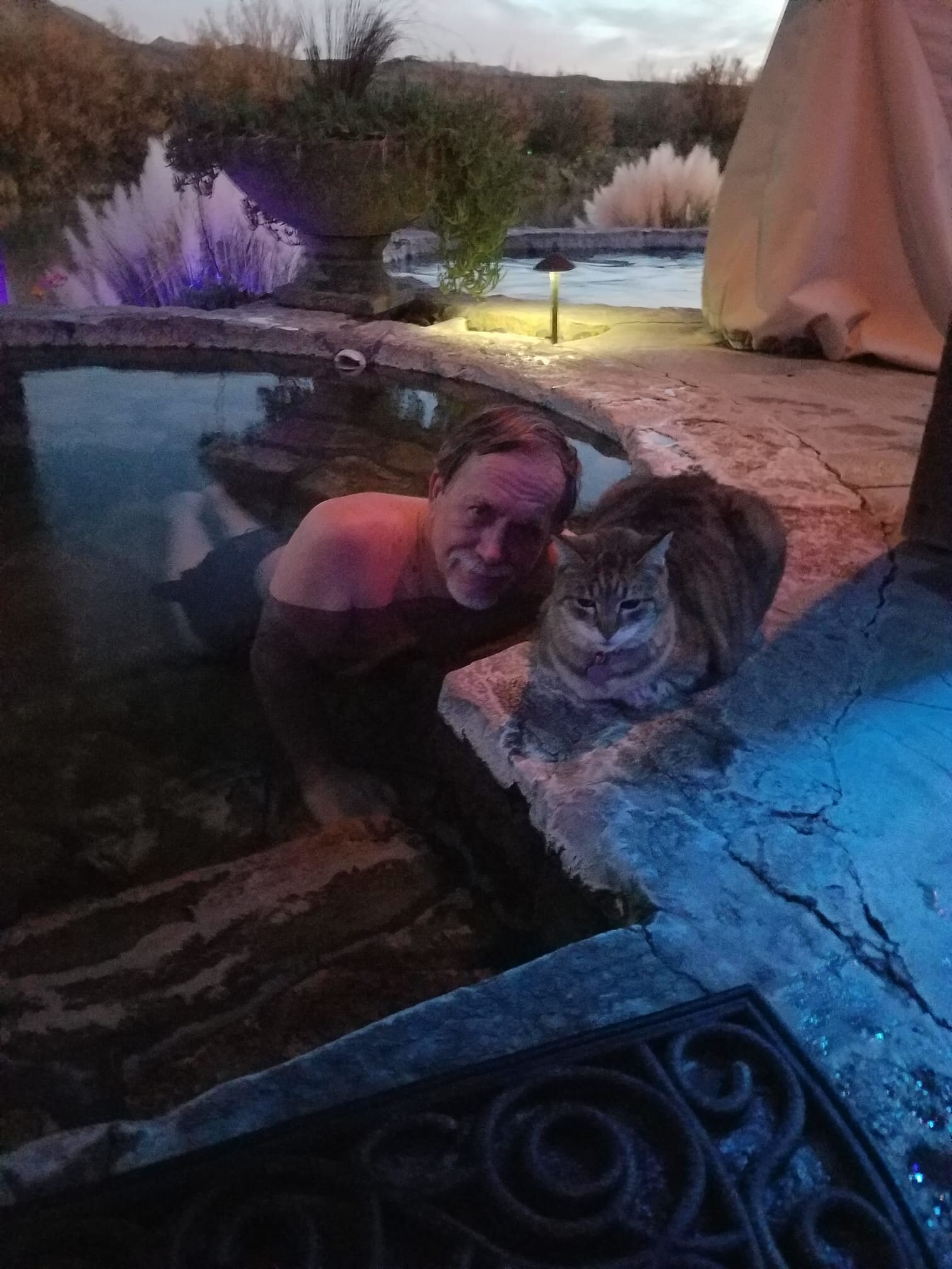 Riverbend Hot Springs-官方