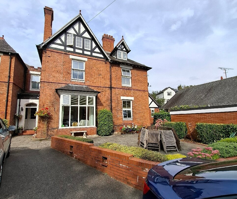 Squirrels Llangollen主图