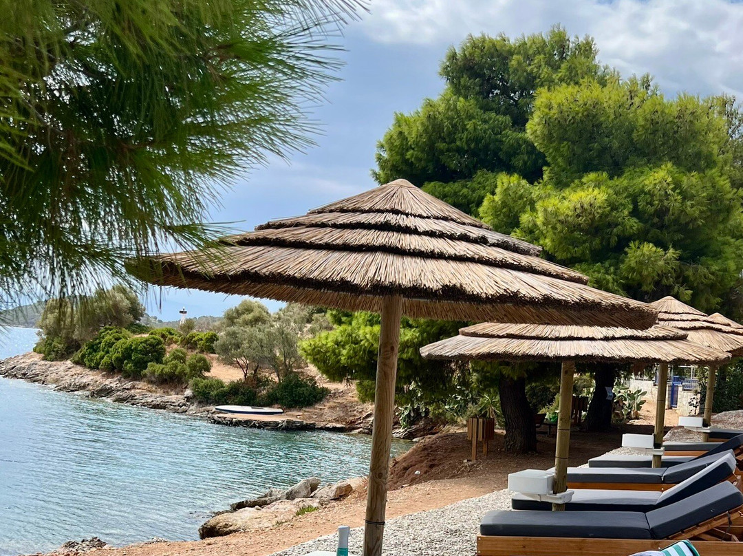 Trizonia Bay Hotel主图