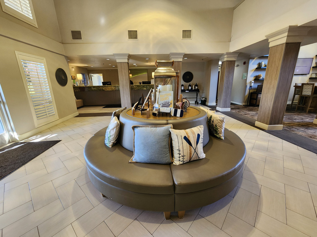 奥本恩假日酒店主图