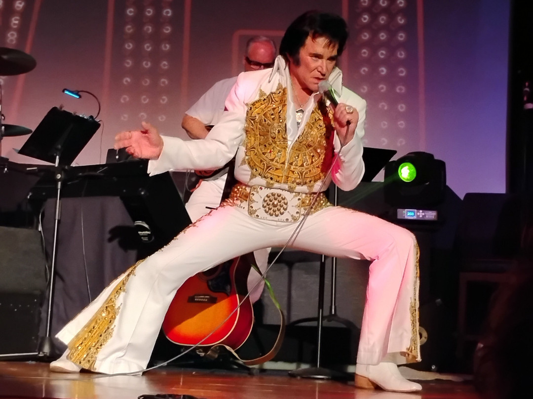 Jerry Presley's God and Country Theaters-布兰森必去景点