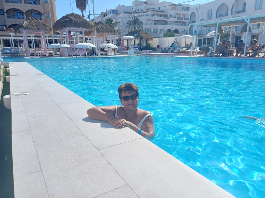 Jacaranda Lounge-埃斯卡纳尔必去景点