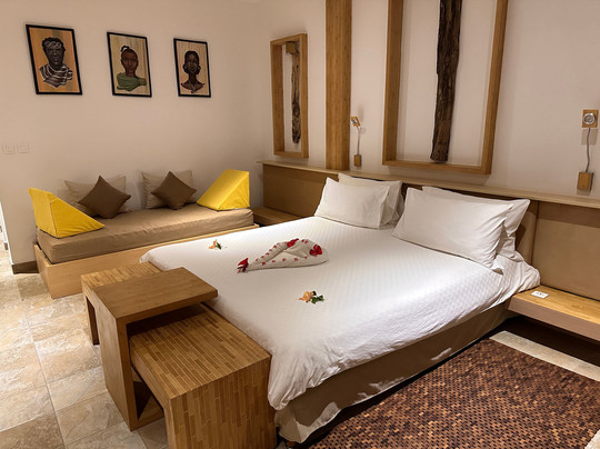 皇家海滩酒店主图