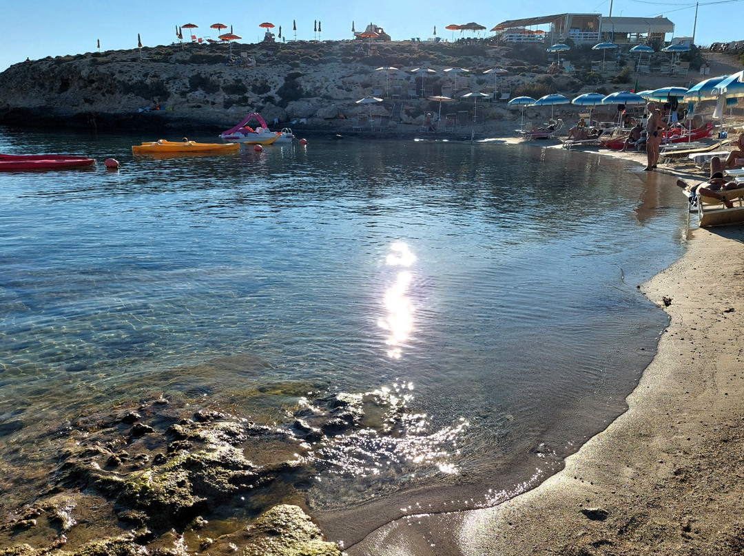 Spiaggia Cala Francese-兰佩杜萨必去景点