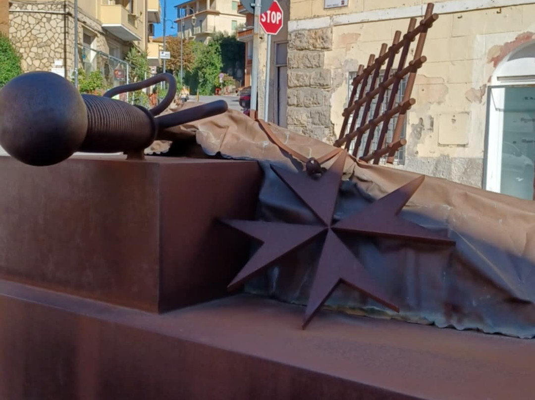 Monumento A Caravaggio-Porto Ercole必去景点