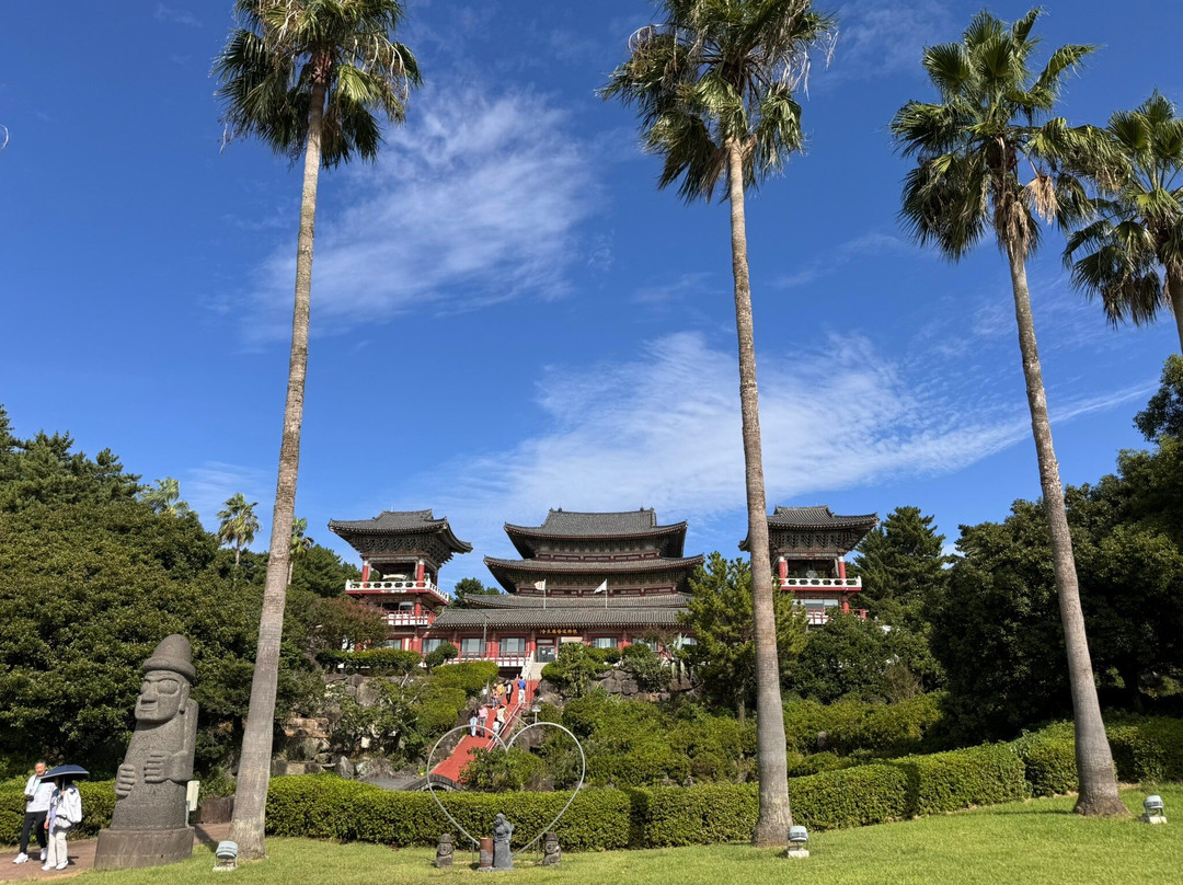 Yakcheonsa Temple-西归浦市必去景点