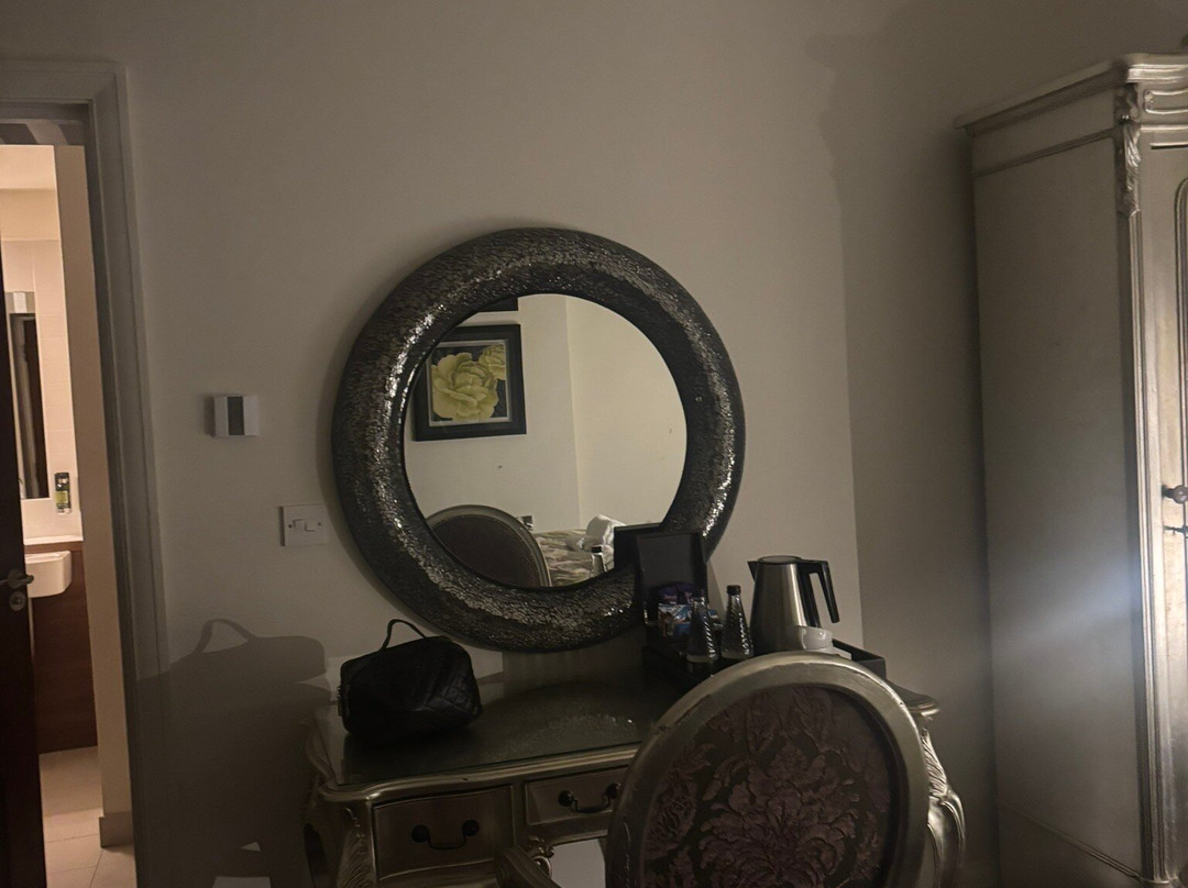 The Royal Hotel主图