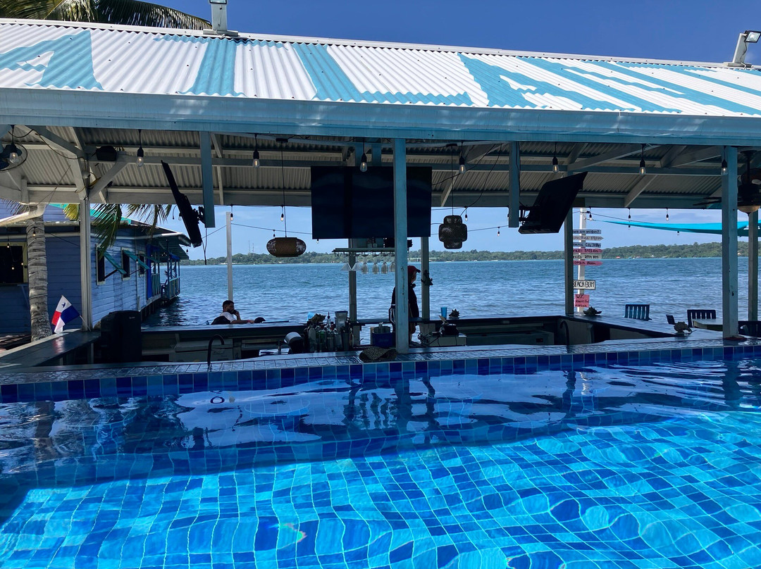 卡瑞恩岛度假酒店主图