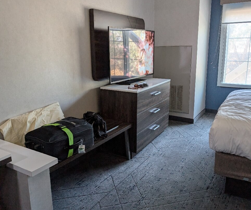 Holiday Inn Express & Suites Bakersfield Central by IHG主图