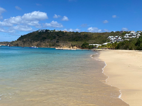 Crocus Bay Beach-The Valley必去景点
