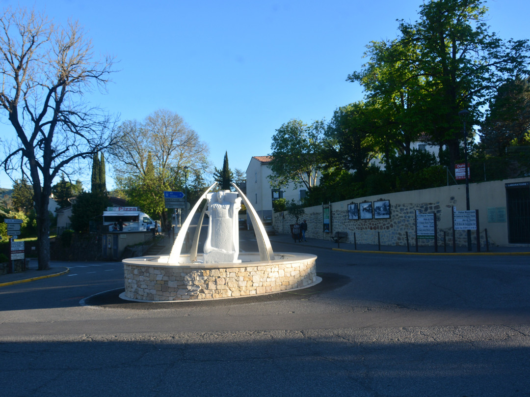 Les Fontaines Et Jardins-格雷乌莱班必去景点