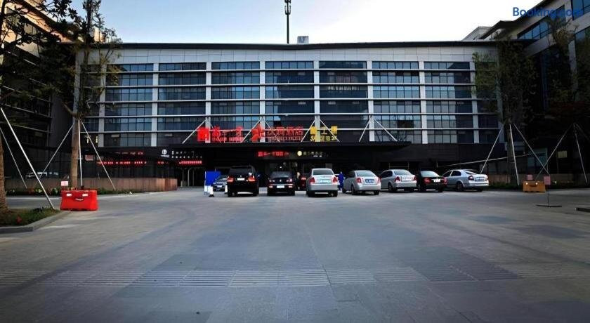 柏宜酒店(苏州金鸡湖国际博览中心星湖街地铁站店)主图