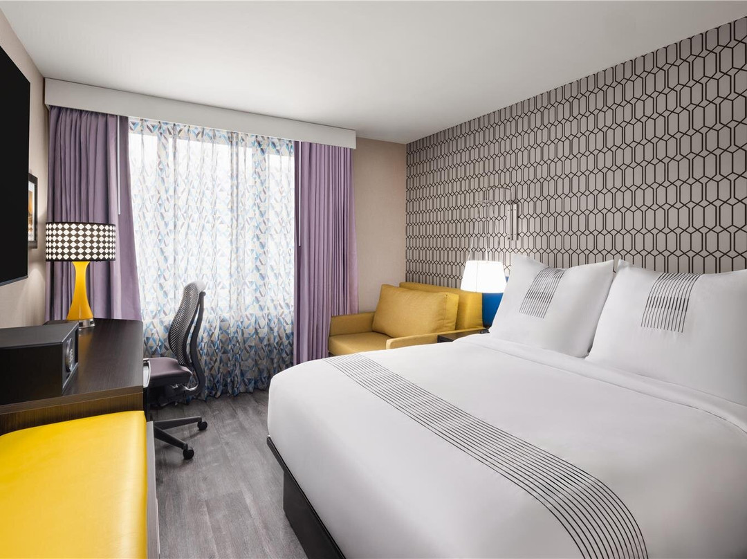 Glō Best Western Bronx Nyc