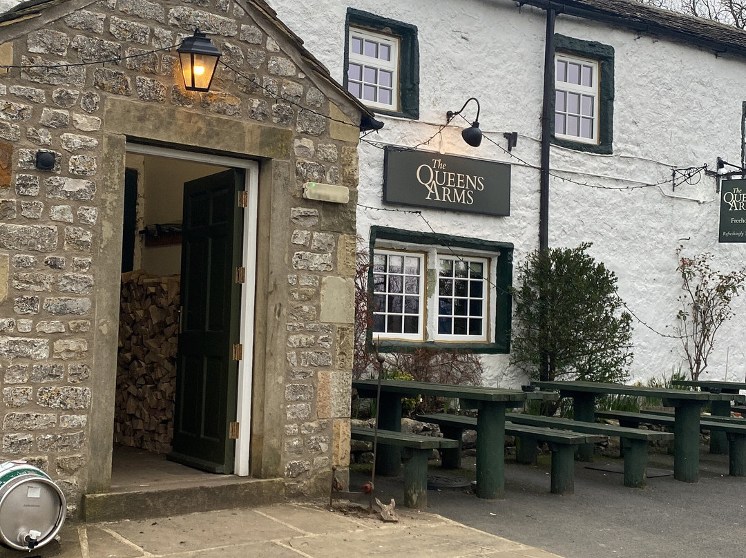 里顿皇后酒店主图