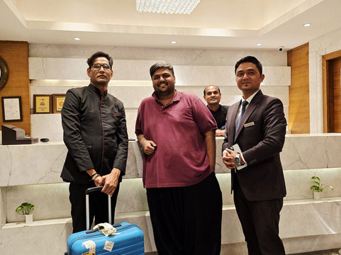 赖布尔辛哈尼亚萨罗瓦门廊酒店主图