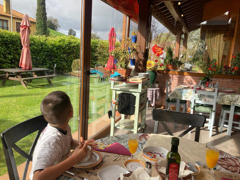 贝尔纳巴尔斯旅馆主图