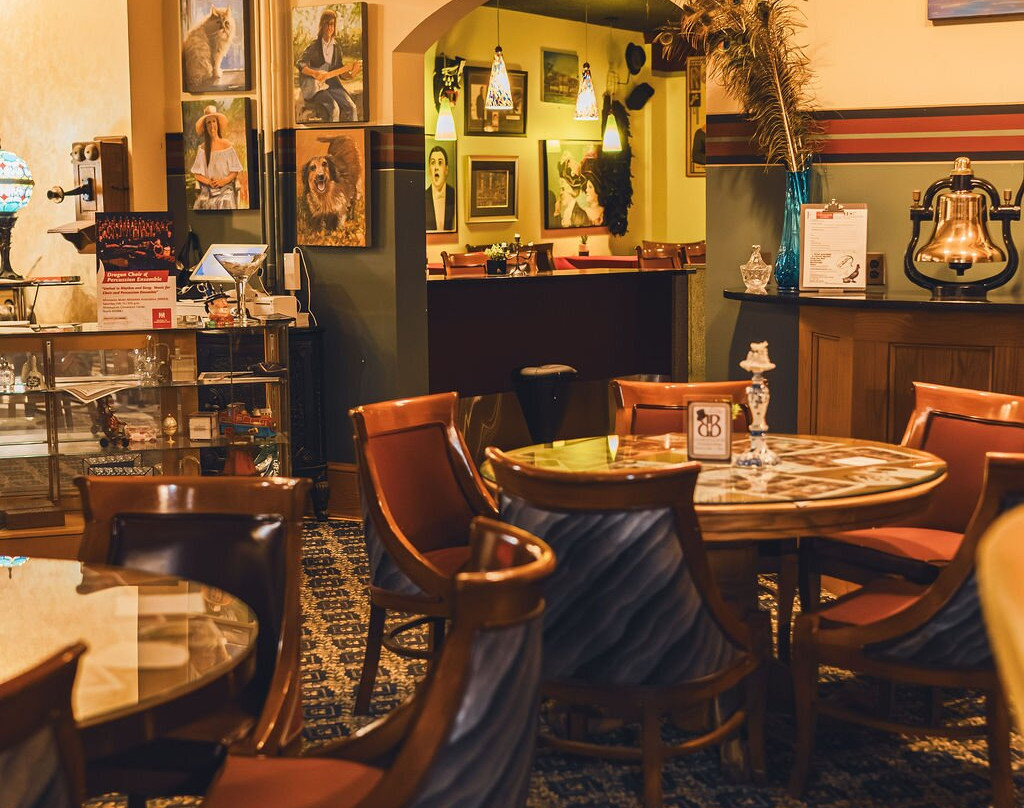 Frosty's Spirits & Social Club-Staples必去景点